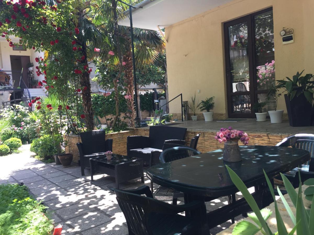 Bed and Breakfast House 41 Tbilisi Esterno foto