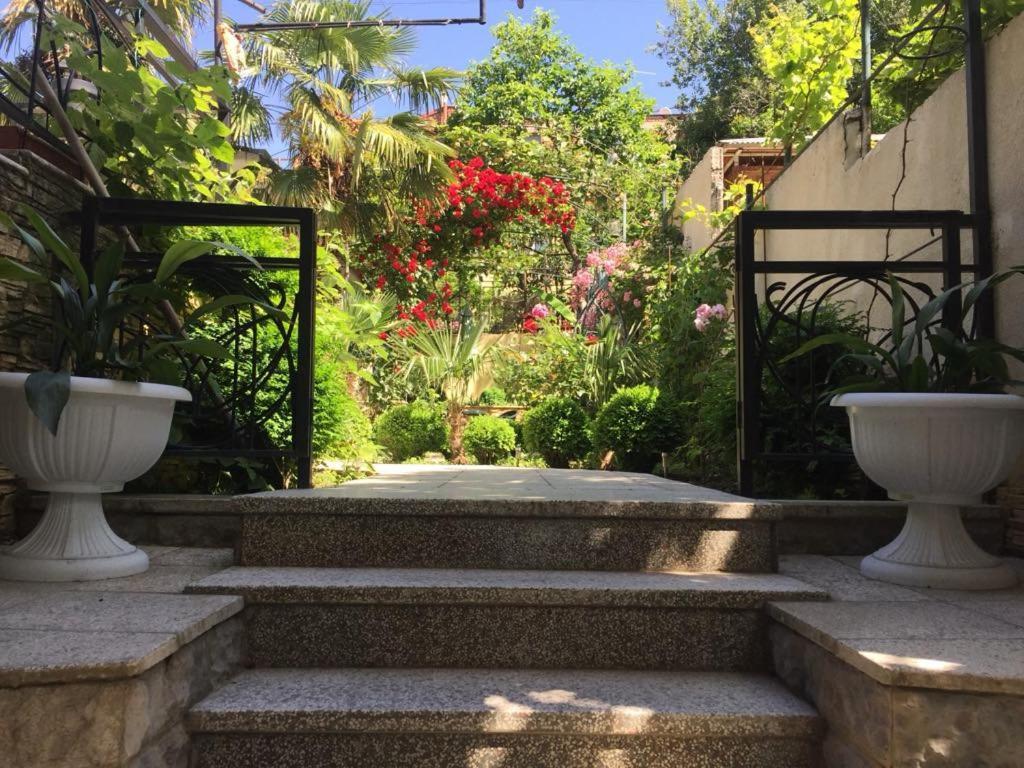 Bed and Breakfast House 41 Tbilisi Esterno foto