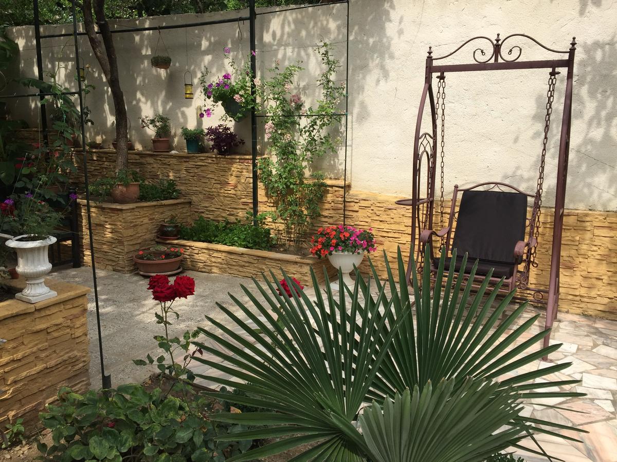 Bed and Breakfast House 41 Tbilisi Esterno foto