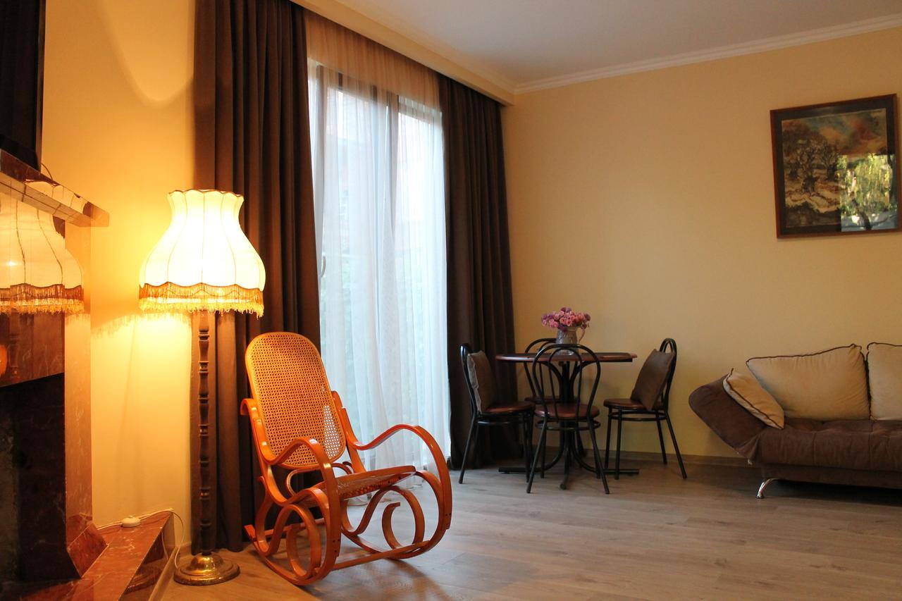 Bed and Breakfast House 41 Tbilisi Esterno foto