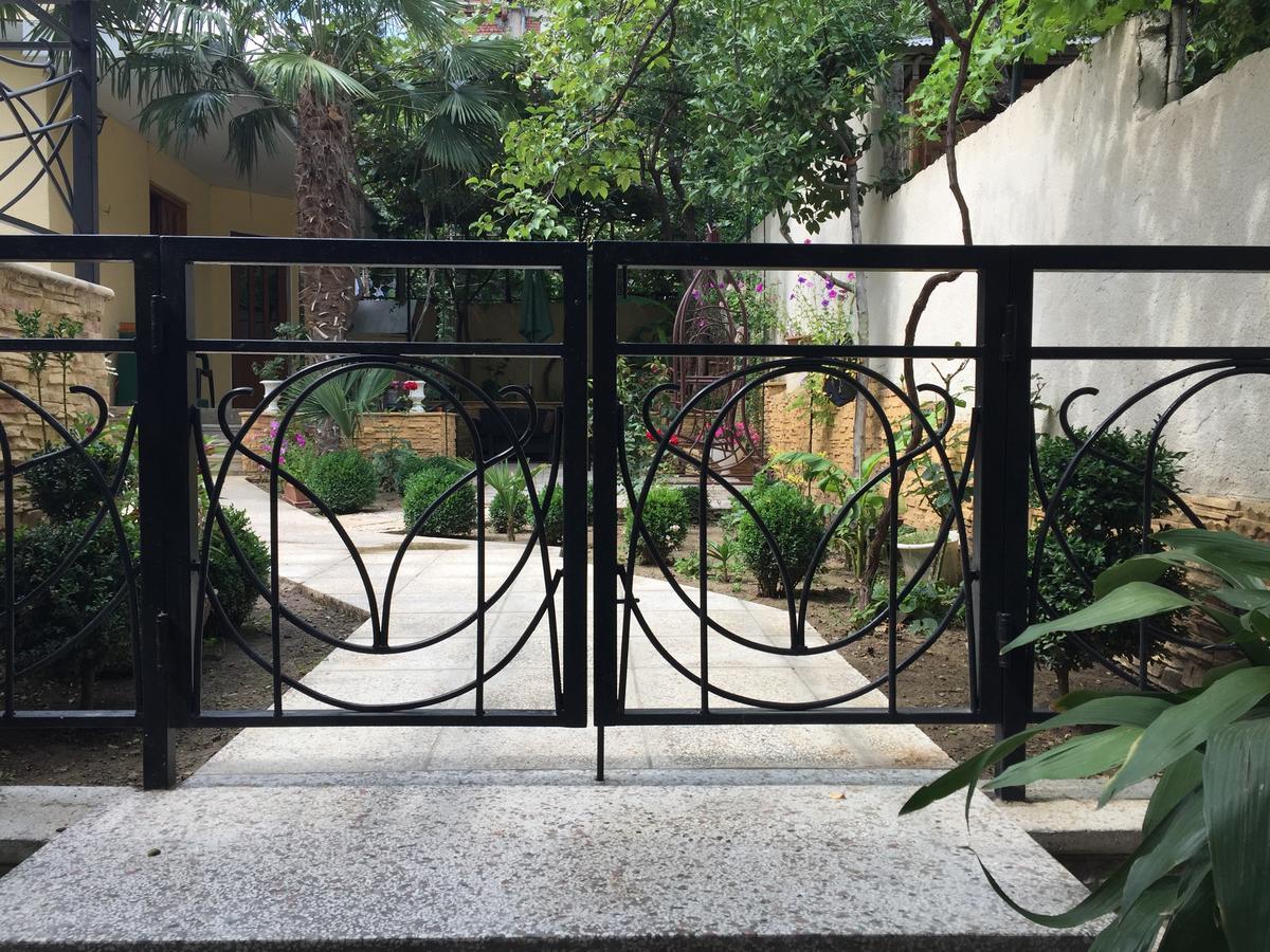 Bed and Breakfast House 41 Tbilisi Esterno foto