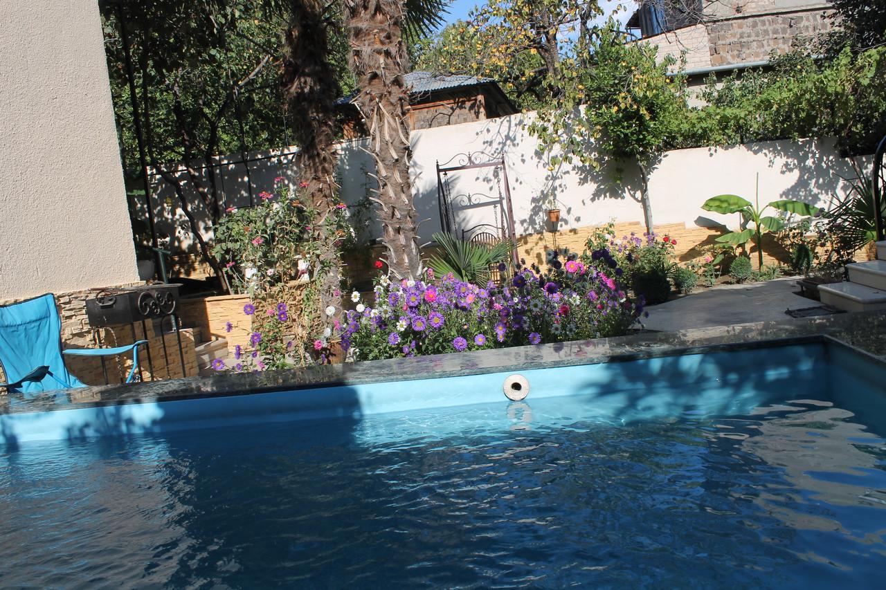 Bed and Breakfast House 41 Tbilisi Esterno foto