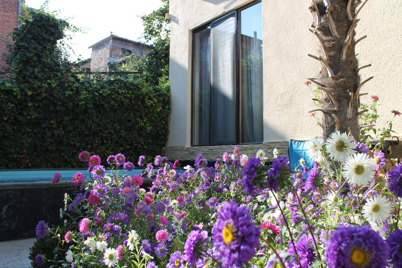 Bed and Breakfast House 41 Tbilisi Esterno foto