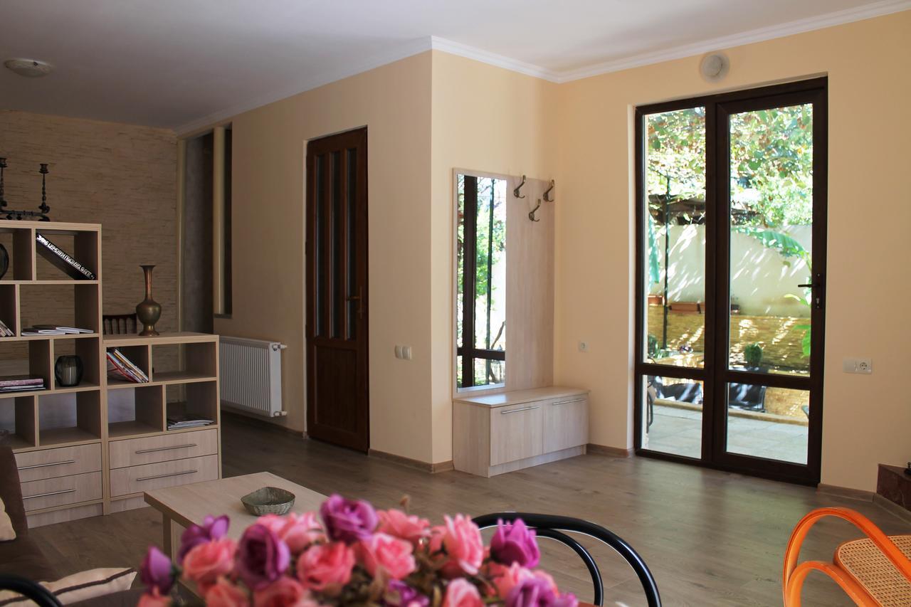 Bed and Breakfast House 41 Tbilisi Esterno foto